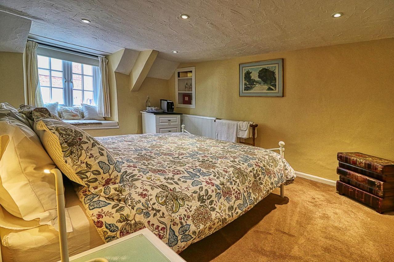 The Old Bookshop Bed & Breakfast Williton Exterior photo