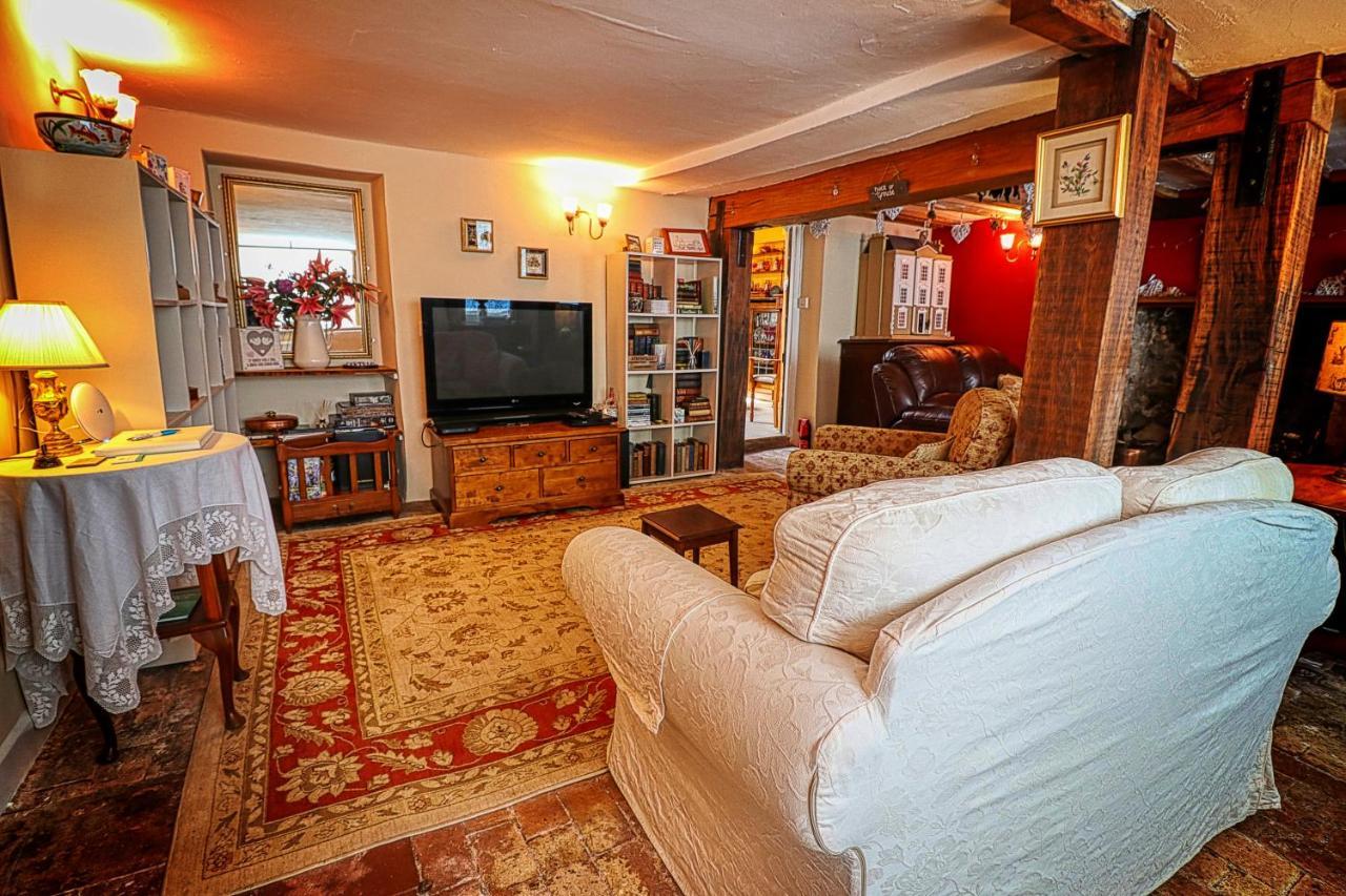 The Old Bookshop Bed & Breakfast Williton Exterior photo