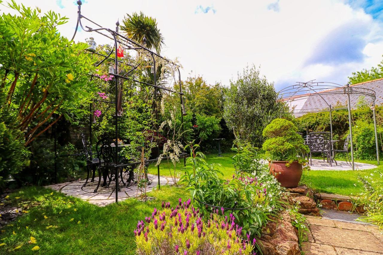 The Old Bookshop Bed & Breakfast Williton Exterior photo