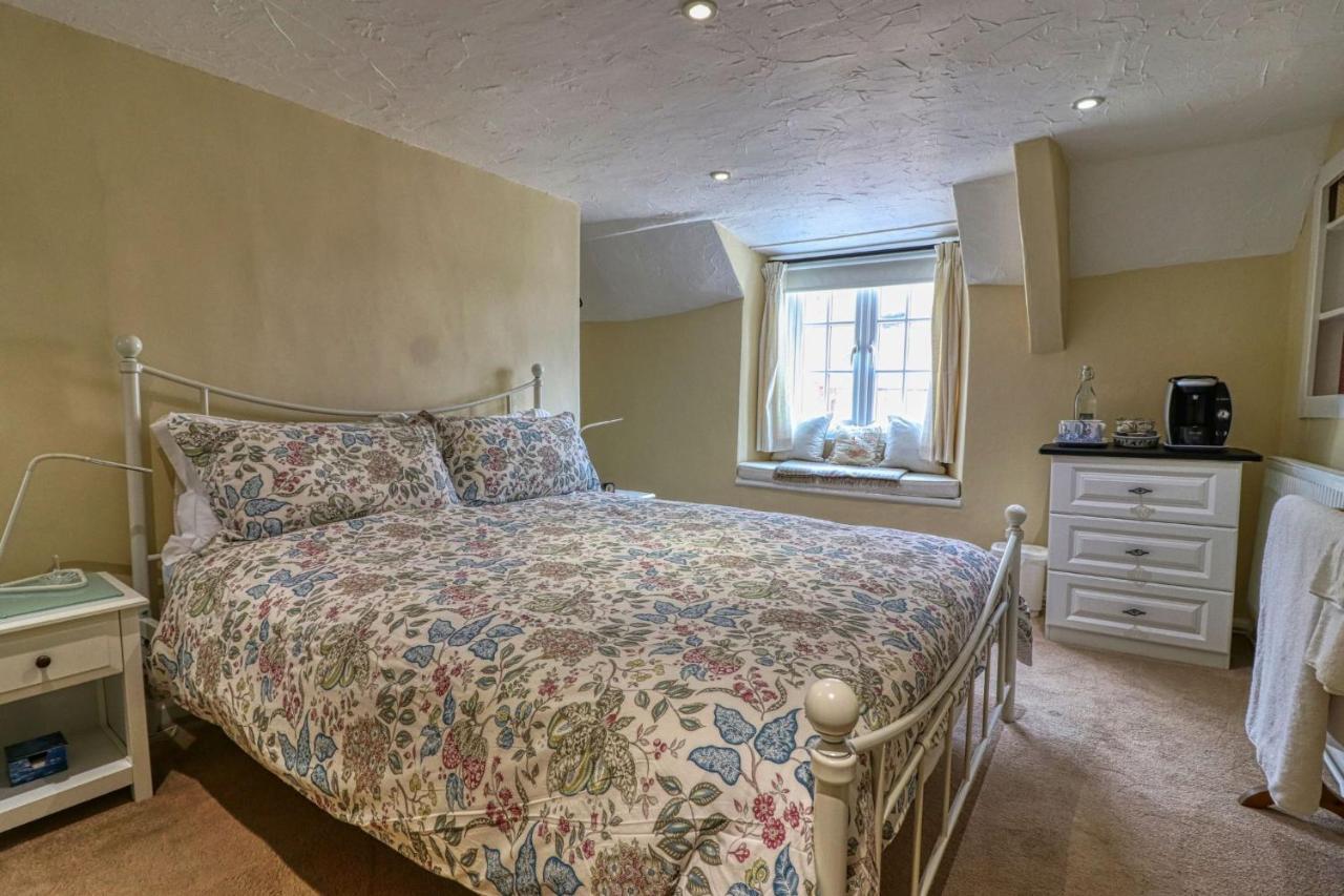 The Old Bookshop Bed & Breakfast Williton Exterior photo